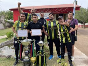 Se consagraron campeones nacionales en un torneo de fútbol y lo más representativo es que se lo dedicaron a un amigo